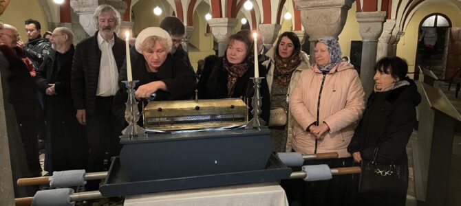 Bedevaart naar de heilige Gordel van Maria in de OLV Basiliek van de Ontslaping van de Moeder Gods in Maastricht