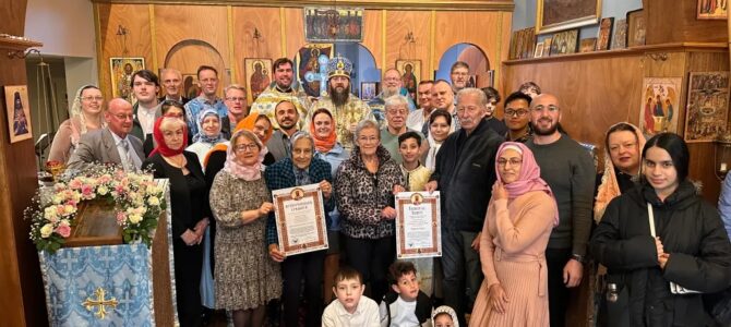 Hiërarchisch bezoek markeert het altaarfeest van Pokrov in Arnhem
